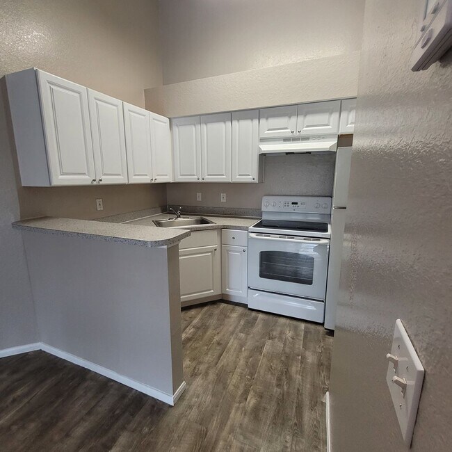 Building Photo - 1 Bedroom 1 Bathroom Condo in Orlando for ...