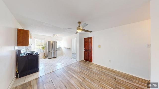 Foto del edificio - 3 bedroom in Brooklyn NY 11238