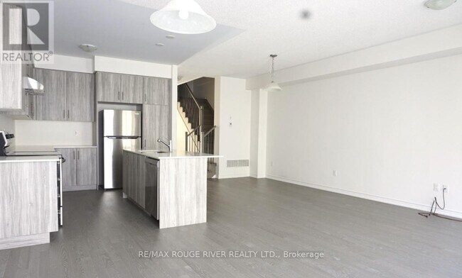 Building Photo - 26 Louise Cres