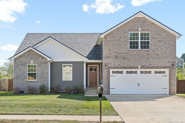 Building Photo - Pet Friendly Three Bedroom with Bonus!