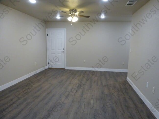 Building Photo - Modern 2 bedrooms Duplex
