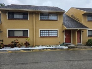 Building Photo - 3146 N Pine Island Rd