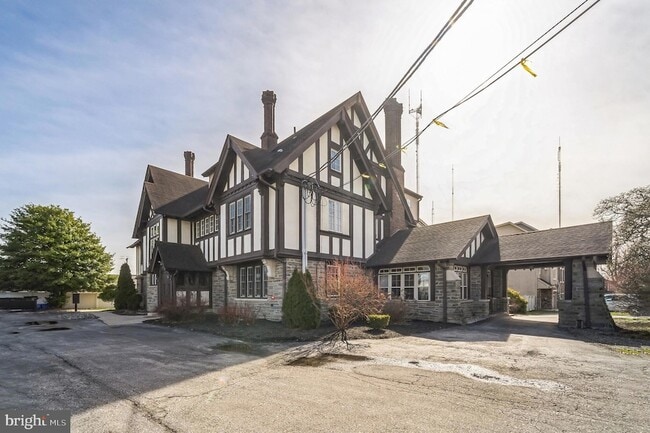 Building Photo - 7220 Ridge Ave