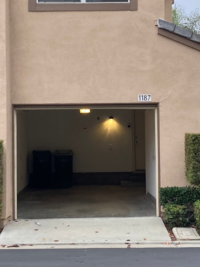 Building Photo - 1187 S Country Glen Way