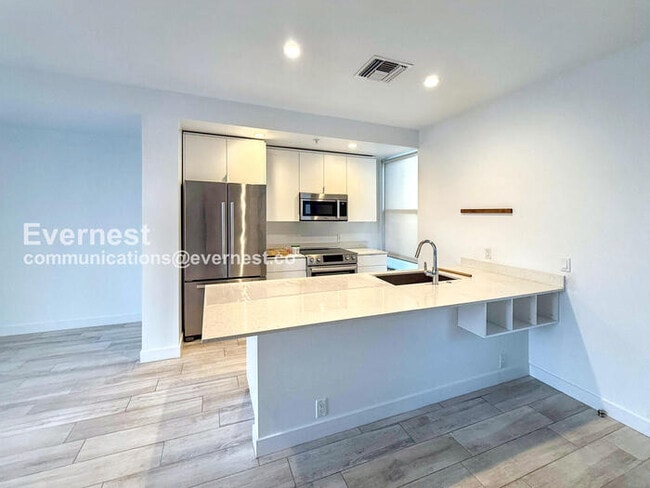 Building Photo - 1717 N 1st Ave