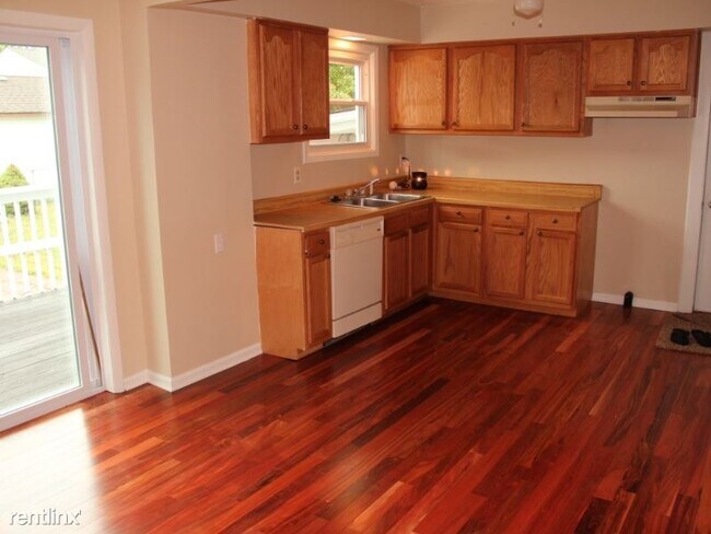 Foto del edificio - 2 br, 1 bath House - 930 East 349th Street