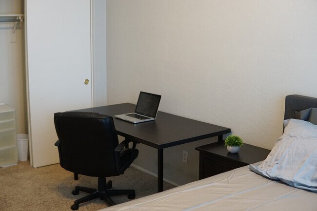 Foto del edificio - 9068 W Runion Dr