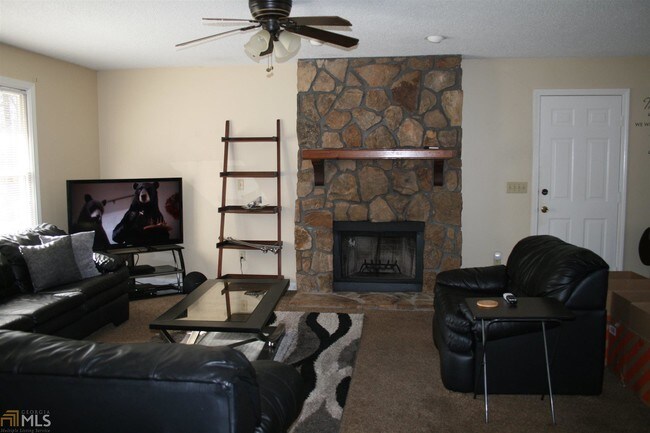 Building Photo - 12 Cherokee Dr NE