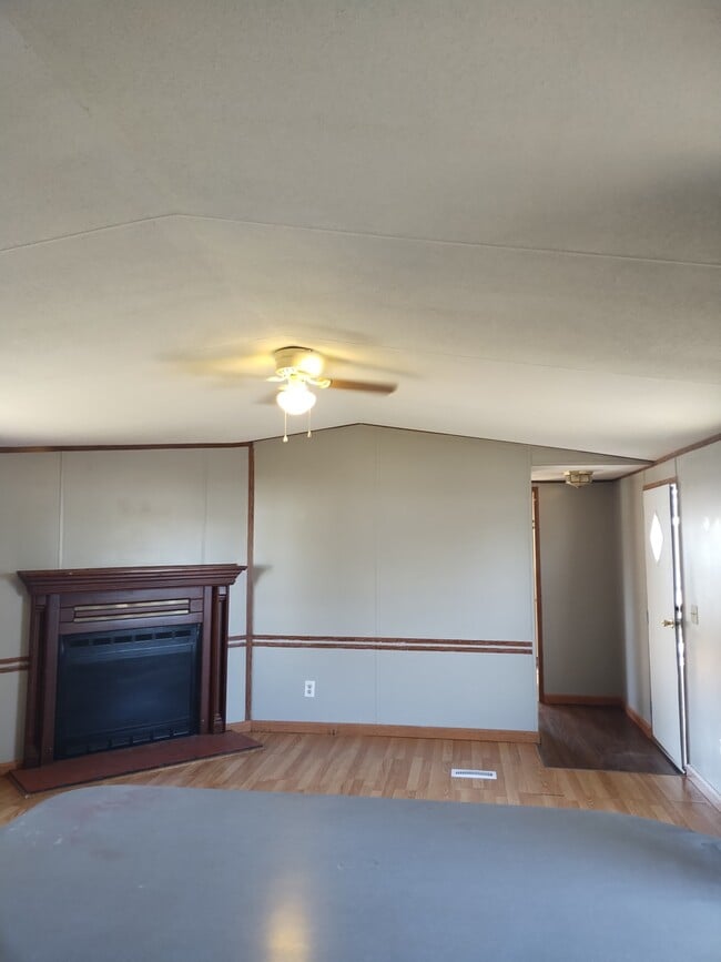 Building Photo - 361 Golden Dale Dr