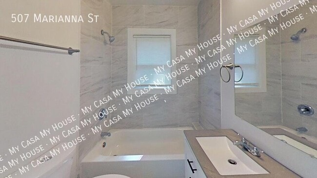 Photo - 507 Marianna St House