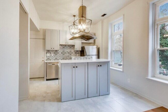 Foto del edificio - 600 N May St