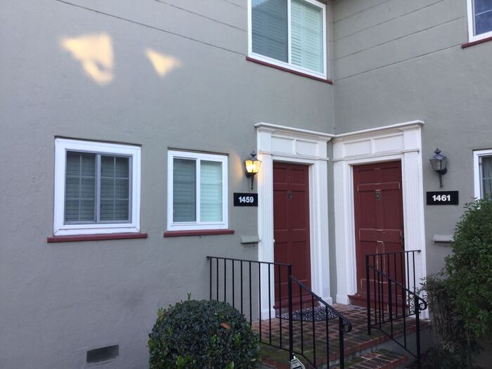 Foto principal - Great 2 Bedroom 1 Bath Townhome