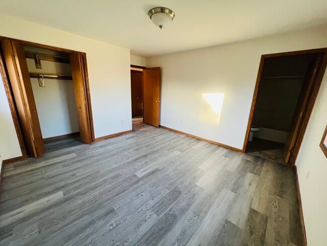 Building Photo - 700 Hilltop Dr