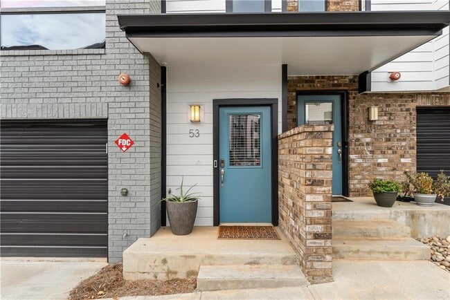 Building Photo - 53 Moda Ln