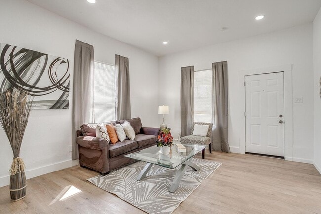 Building Photo - Charming Renovated 3-bedroom, 2-bathroom home!