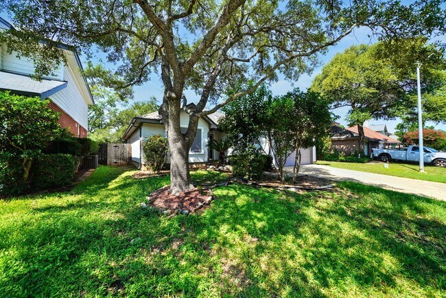 Foto del edificio - Beautiful Home in the desirable Shavano Ga...