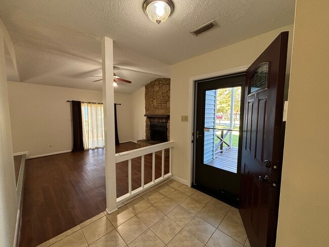 Building Photo - 102 Lakehurst Dr