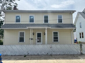 Building Photo - 910 Church St