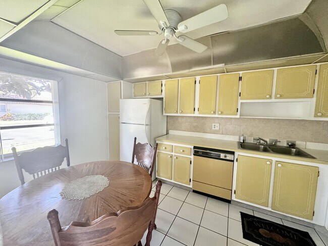 Foto del edificio - 5725 Fernley Dr E