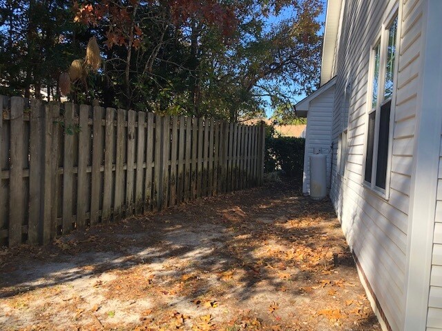 Foto del edificio - 905 Lowry Ct