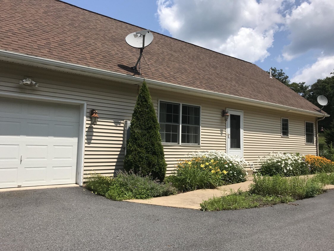Primary Photo - 160 Windsor Way
