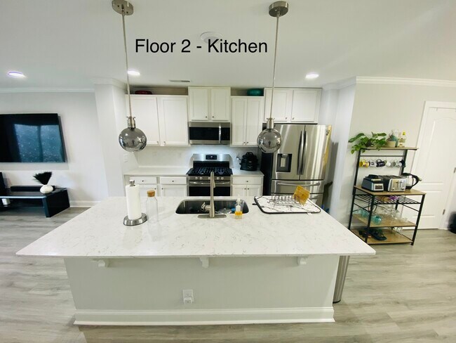 Building Photo - 802 Rosefield Dr