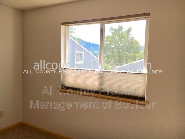 Building Photo - 4160 Monroe Dr