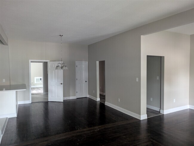 Foto del edificio - 4902 McKinney St