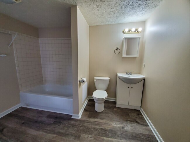 Bathroom - 1501 S Madison St