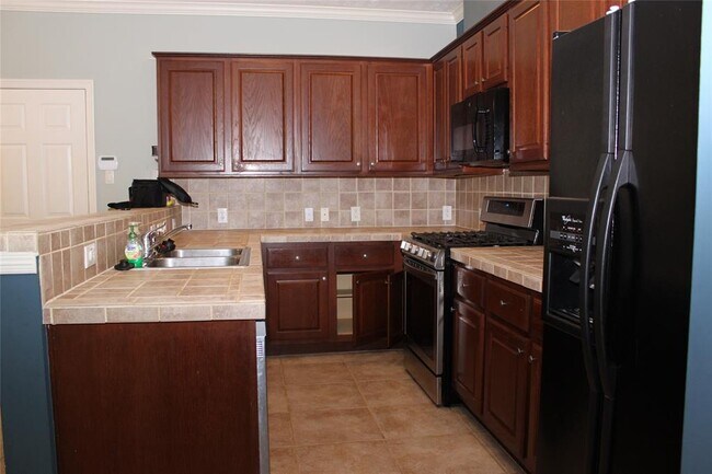 Kitchen - 5228 Larkin St