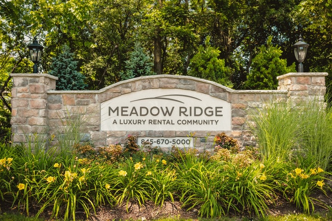 Señal de entrada - Meadow Ridge Luxury Apartments