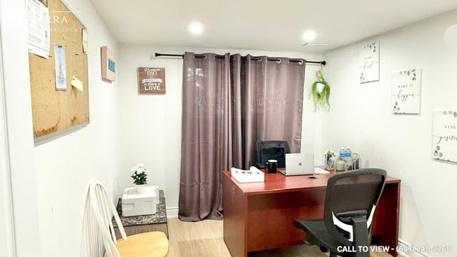 Photo du bâtiment - 402 Upper Paradise Rd