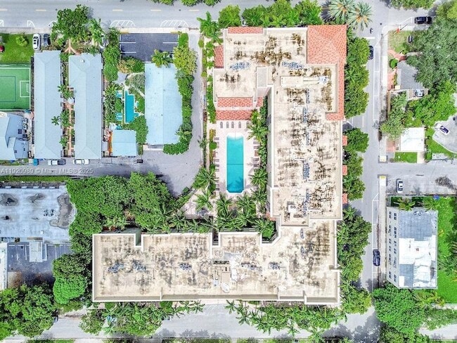 Building Photo - 1900 Van Buren St