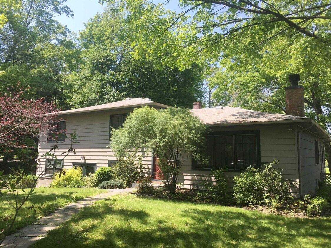 Primary Photo - 22 Violet Pl
