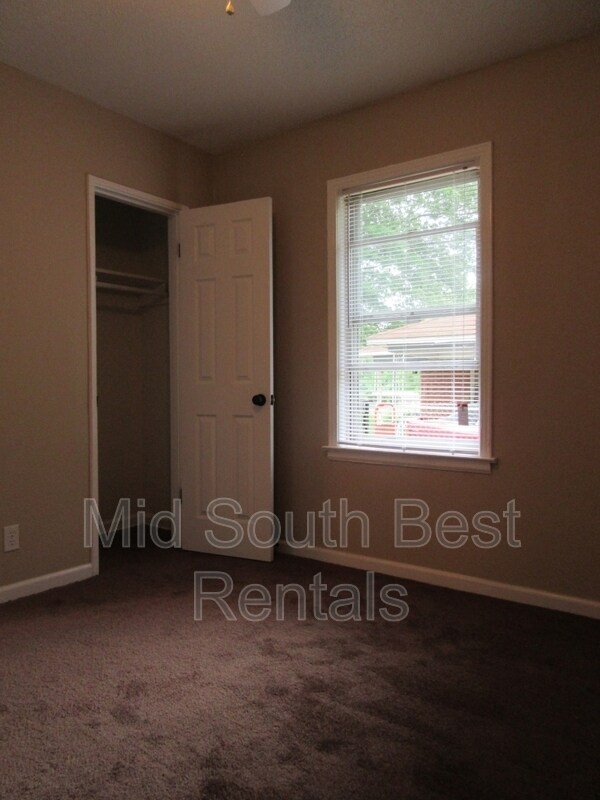 Foto del edificio - 1440 Rolling Hills Dr