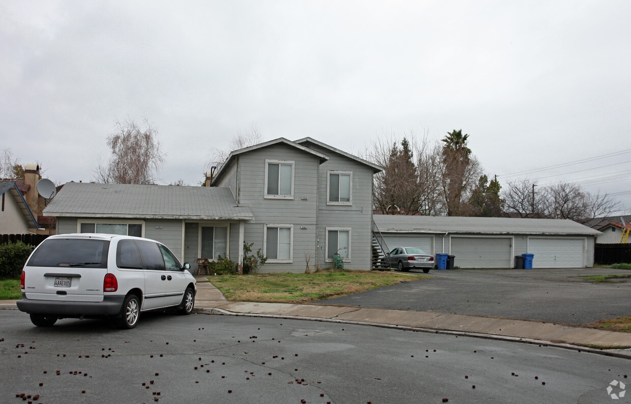 Primary Photo - 3560 Glenville Ct