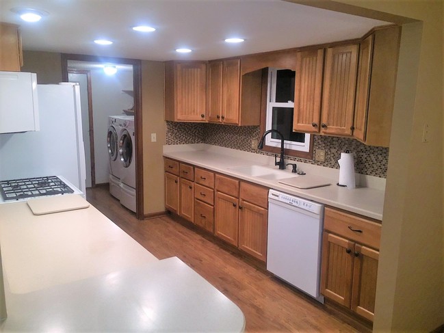 Foto del edificio - 10510 Longwood Dr
