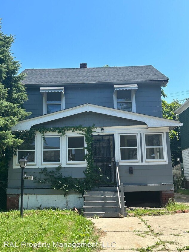 Foto principal - 3 br, 1 bath House - 401 E 123rd St