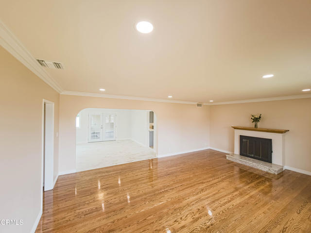 Building Photo - 861 E Juanita Ave