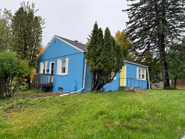 Building Photo - 424 W Arrowhead Rd