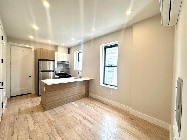 Foto del edificio - 108 Lembeck Ave
