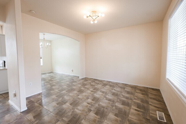 Foto del edificio - Welcome to this stunning two-story home lo...