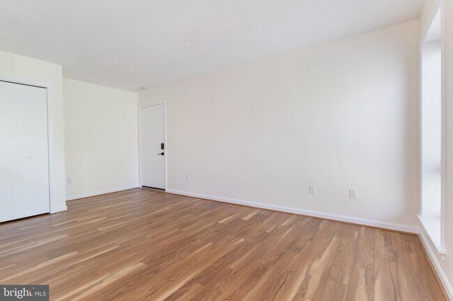 Building Photo - 23240 Rosewood Ct