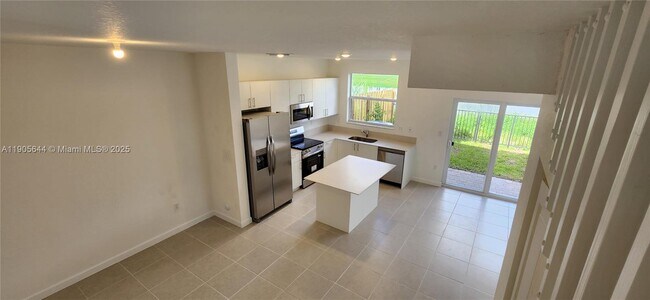 Foto del edificio - 2740 SE 26th Ave