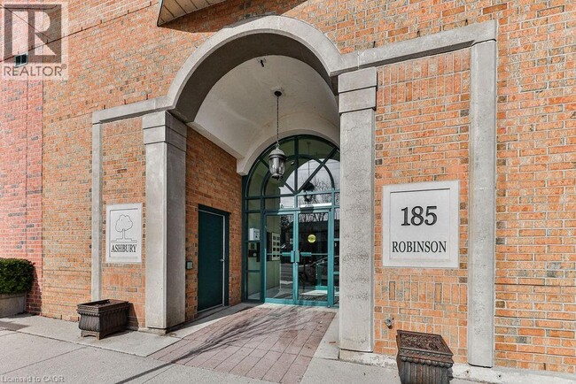 Building Photo - 185 Robinson St