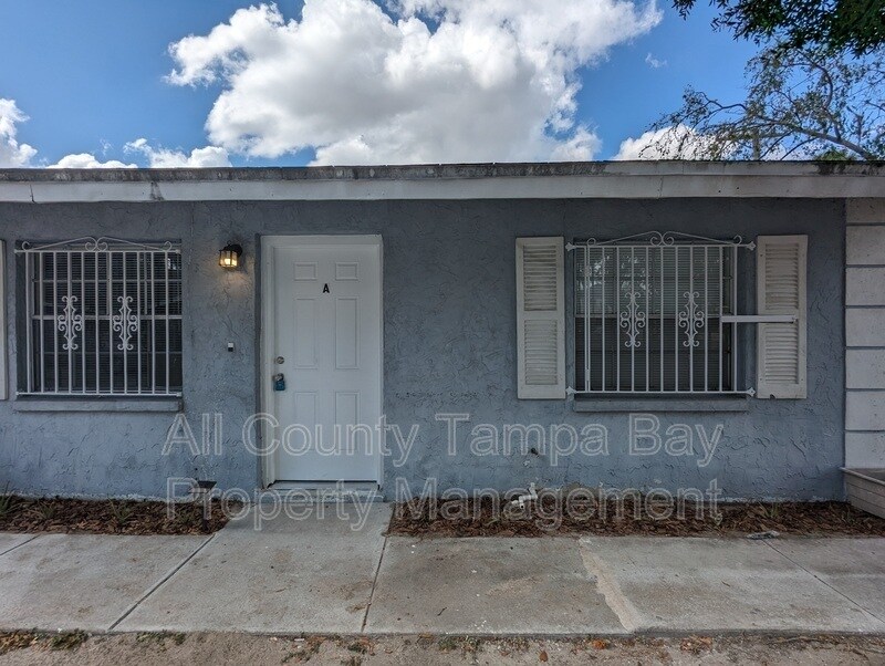 Primary Photo - 404 W Columbus Dr