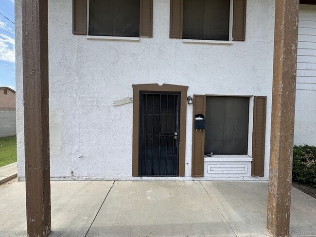 Building Photo - Holiday Gardens Townhome