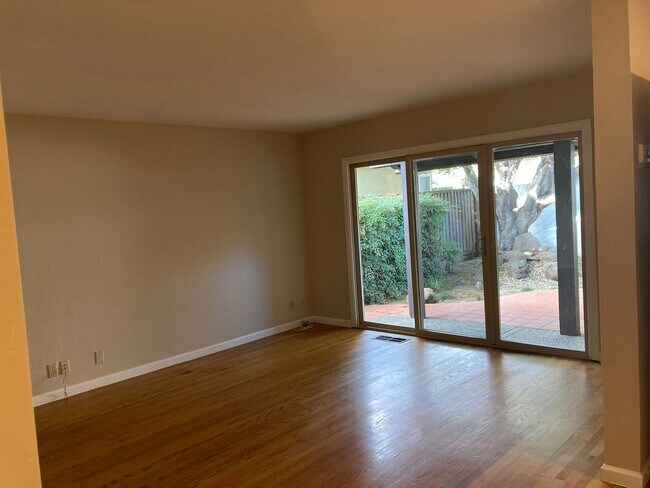 Foto del edificio - 1960 Harris Ave