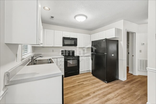 Building Photo - 1600 Glenn Meade Dr