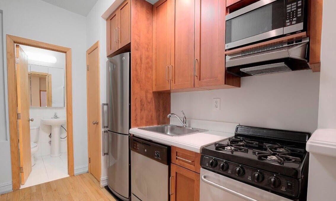 Primary Photo - 219 E 84th St
